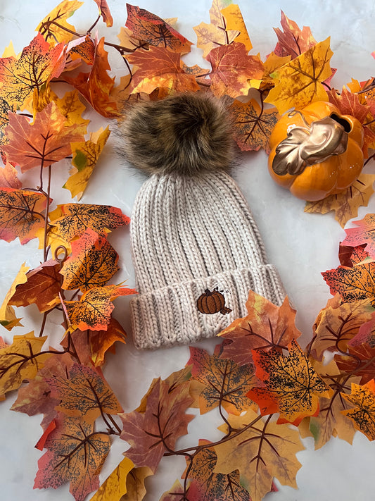 Pom pumpkin beanie